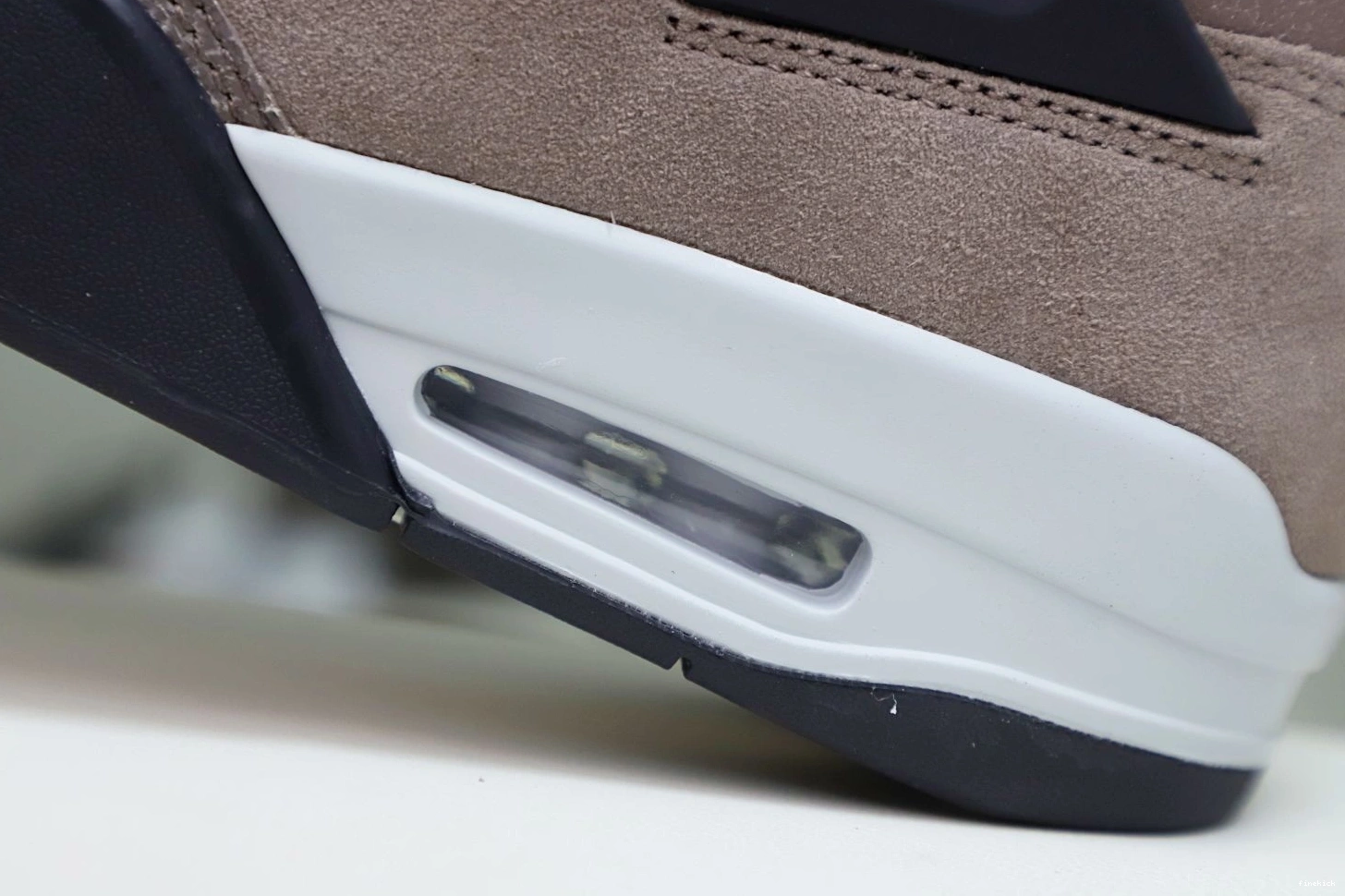 AIR HAZE' 'TAUPE JORDAN 4 RETRO 0131